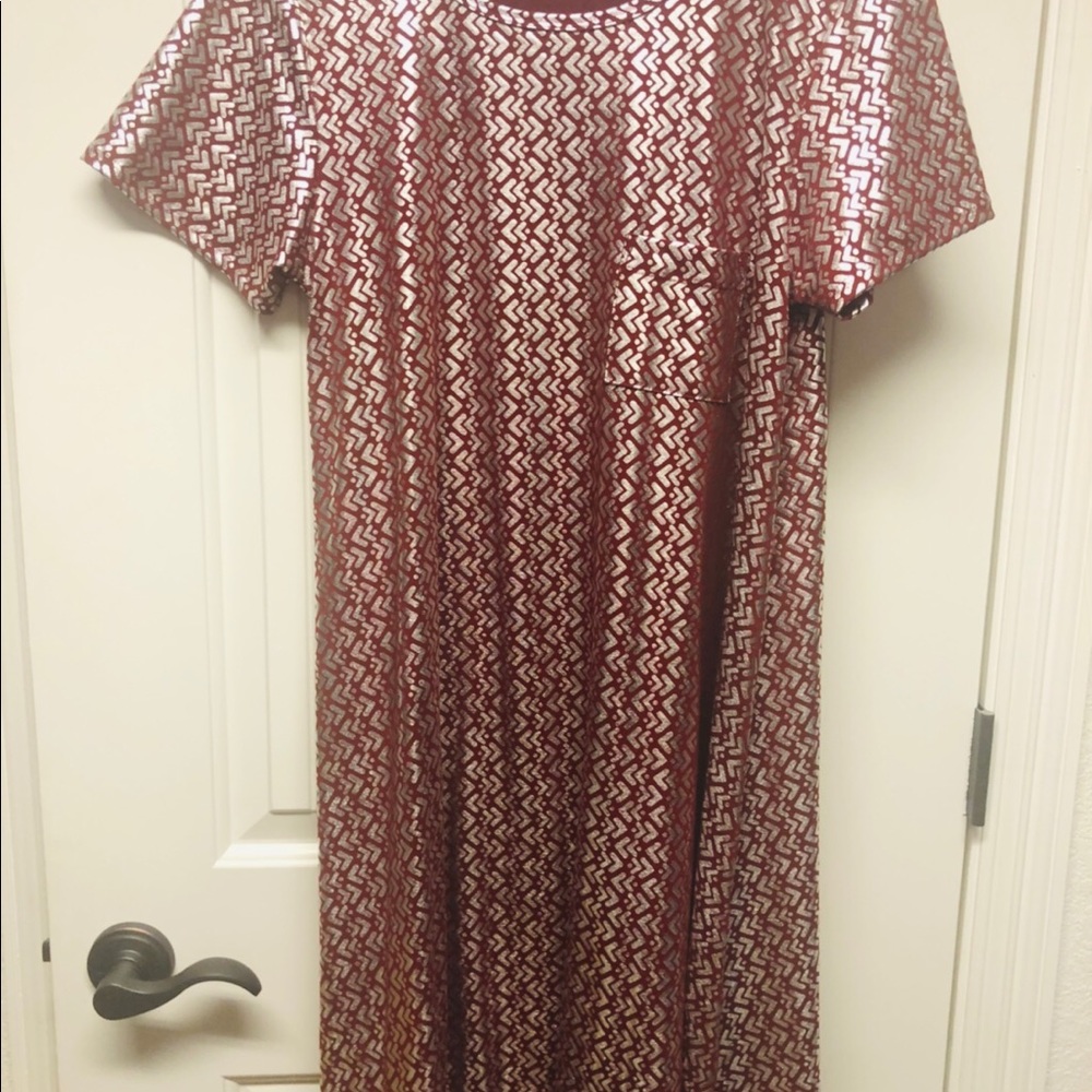 Small elegant red Carly